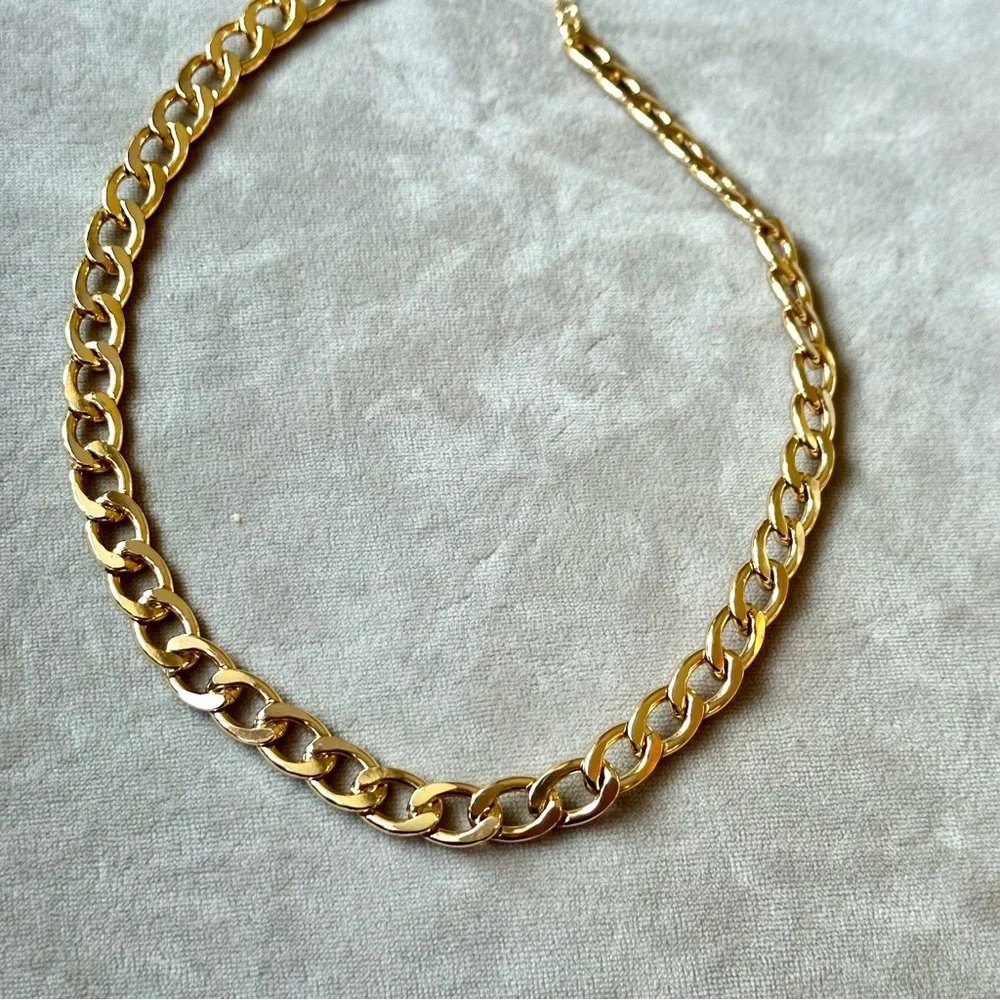 Fashion Jewelry Gold Tone Chain Necklace NWOT - Picture 1 of 5